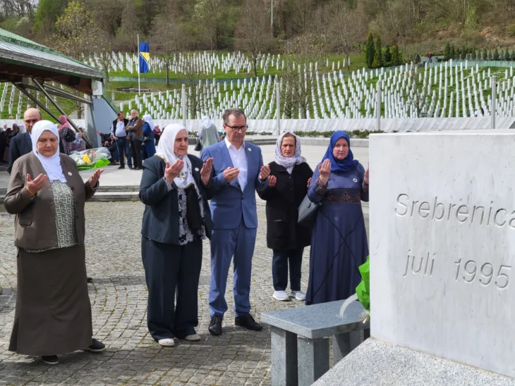 Srebrenica obiljezena 21 godisnjica od prve dzenaze 1711884235