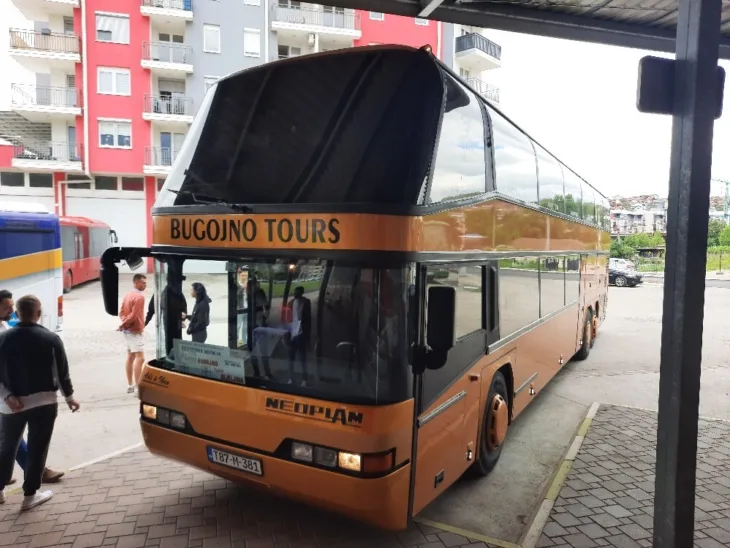 Autobus- ilustracija