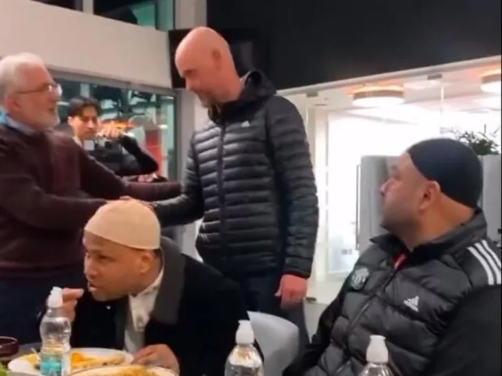 Dva fudbalera manchester uniteda organizovala iftar manchester 660af23e543cf