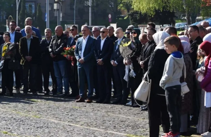 Dan sehida 2023 u Zenici obiljezen vjerskim programom i polaganjem cvijeca 2 1024x669