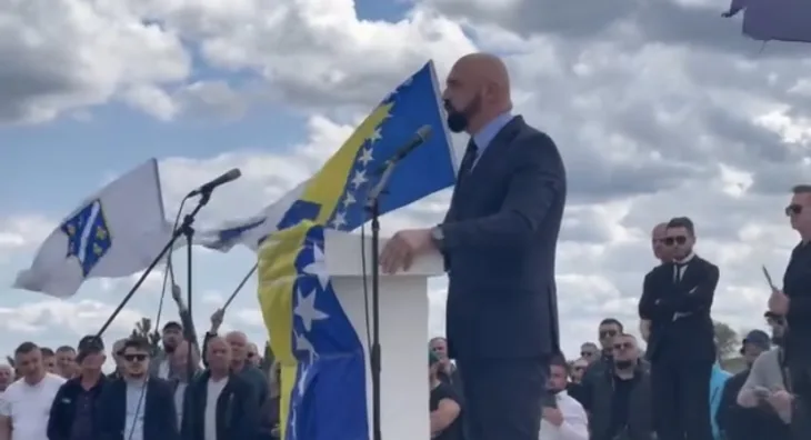 Ramo Isak održao skup podrške sebi