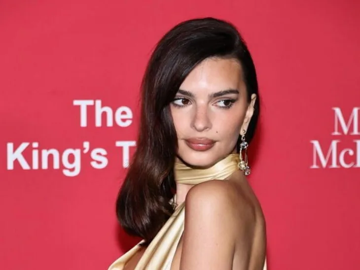 Emily Ratajkowski