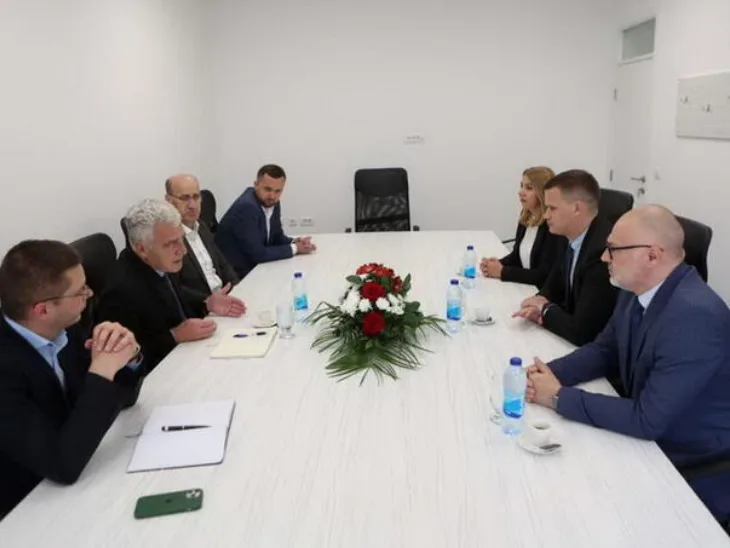 Irfan Halilagić   lazar prodanovic Premijer tk i nacelnik bratunca o izgradnji privredne zone