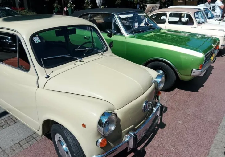 brcko Old timer automobili fena