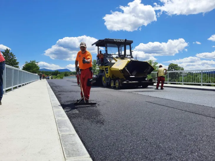 Sanski most Današnji završni radovi na mostu u Čaplju