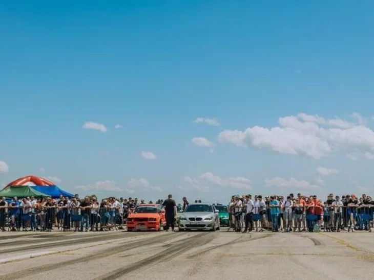 Osijek vozac autom na street raceu uletio medju gledaoce