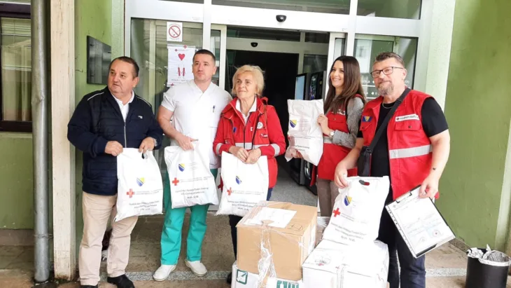 Crveni križ USK: Uručena donacija