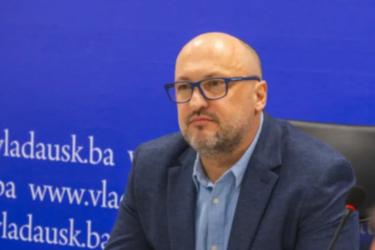 NIjaz Hušić- vodi "beskrvnu" vladu