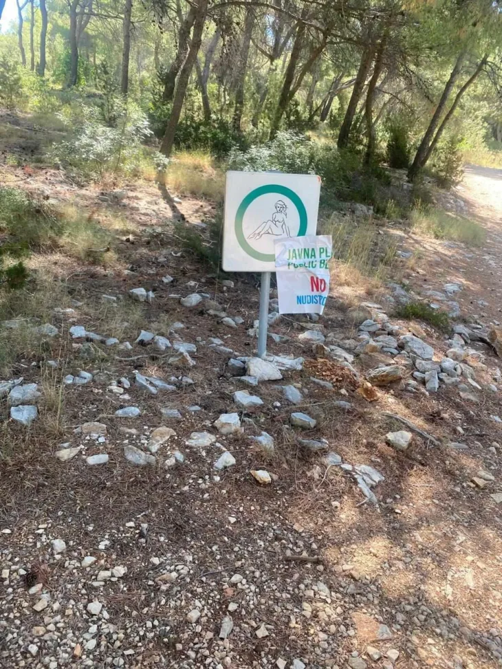 Plaza budisti ne skidanje koje imaju 40 god