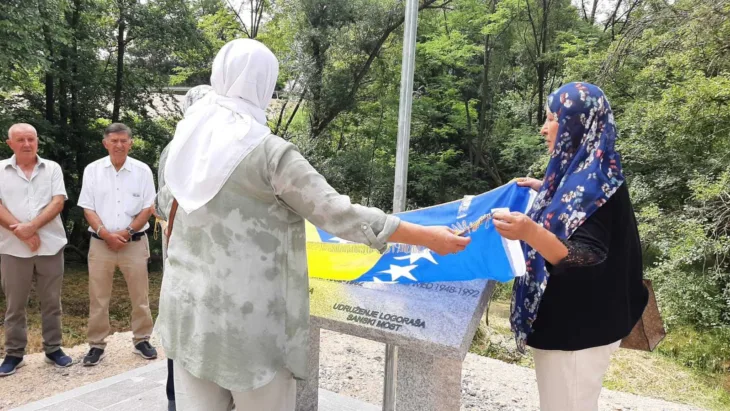 Sanski most Spomen ploča na Krivoj cesti