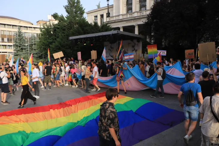 bh Povorka ponosa pred pozoristem Bosnainfo