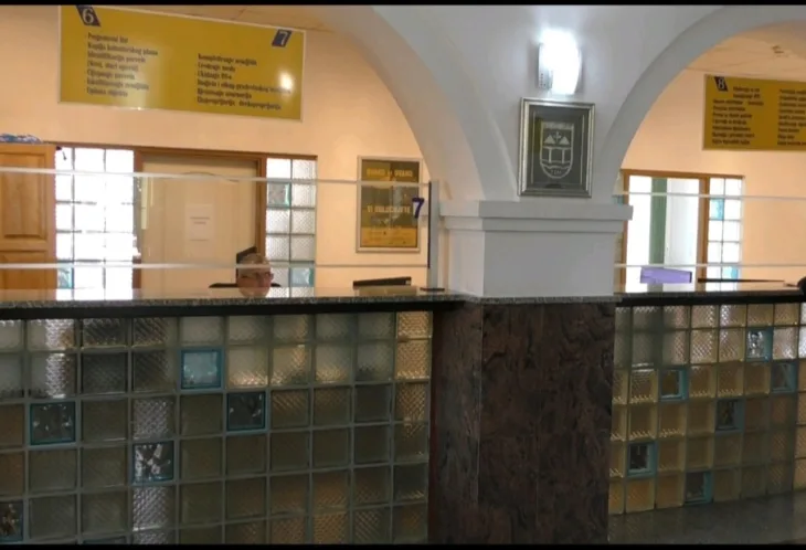 Šalter  u uredu  za izdavanje dokumenata