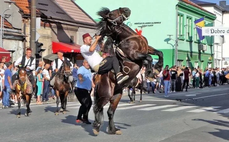 Donji Vakuf defile Ajvatovica