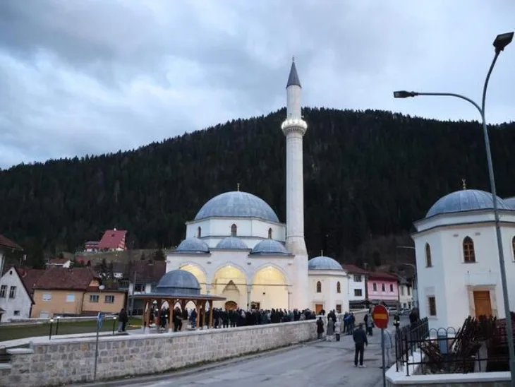 Sinan-begova džamija u Čajniču Mina