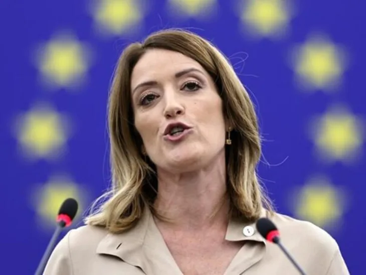 Roberta metsola x
