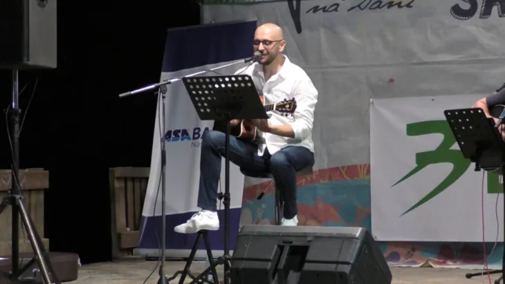 Dejan Ćulum  na sceni u Malom parku