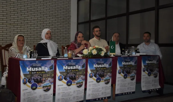 Sanski most Promotori u haremu Hamzibegove džamije