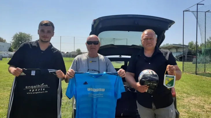 Otac  i  sin sa predsjednikom NK "Podgrmeč"