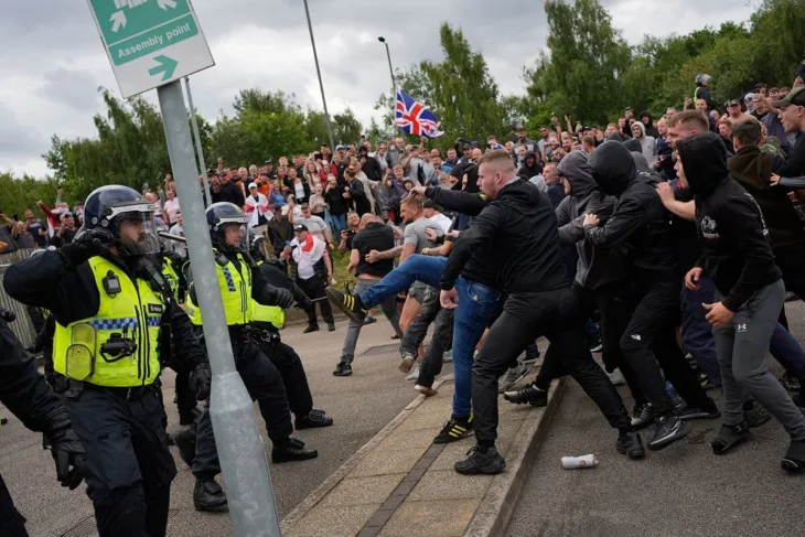 Velika Britanija protesti