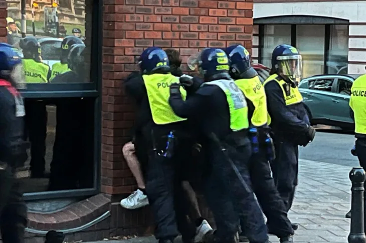 Velika Britanija neredi muslimani