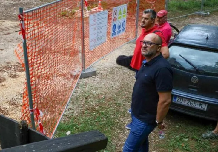 Nijaz husic una protesti 872x610 fena