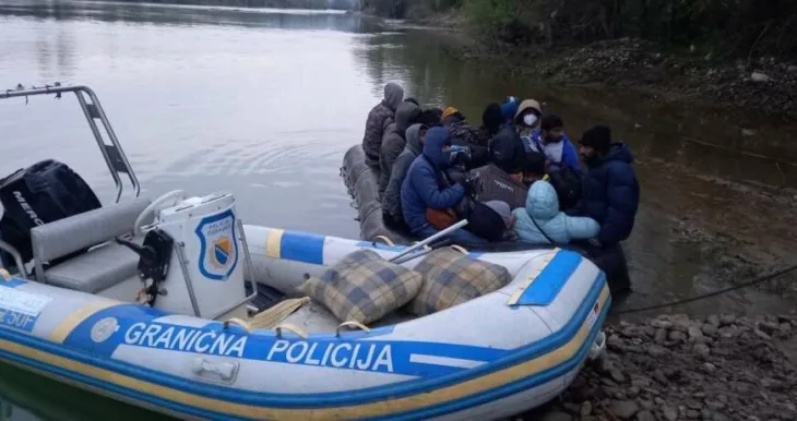 Granicna policija ilustracija Fena Drina granicna policija 872x461