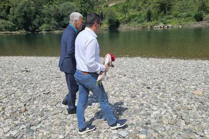 Bratunac Sevlid Hurtić  počast migrantima koji su tragično stradali Foto: Ministarstvo