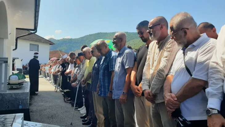 Sanski Most DŽENAZA UBIJENOM DIREKTORU Nijaz Halilović