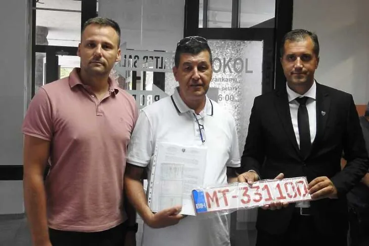 zenica prenosive registarske tablice