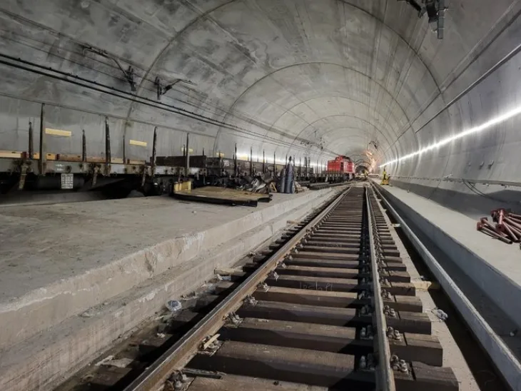 Tunel Gotthard Base između Švicarske i Italije x