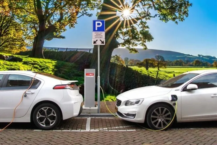 Elektricna vozila punionica za električne automobile  Foto: Pixabay