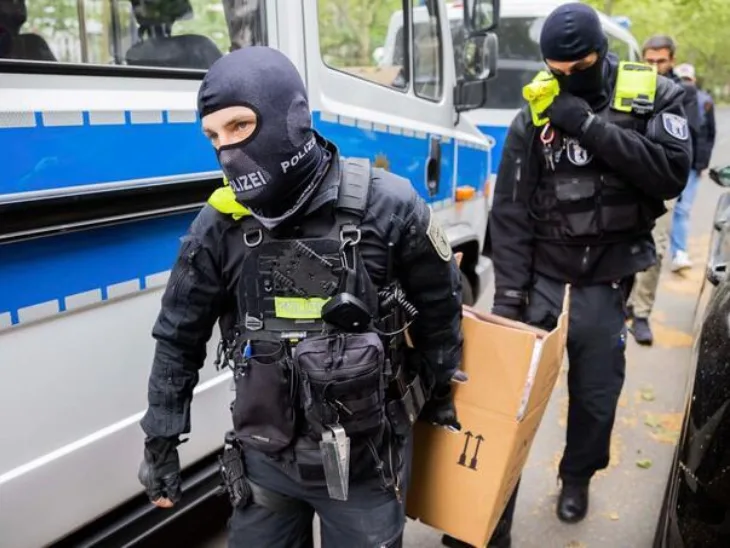Njemacka policija pretres islamski centar U Brandenburgu Foto: NBC News