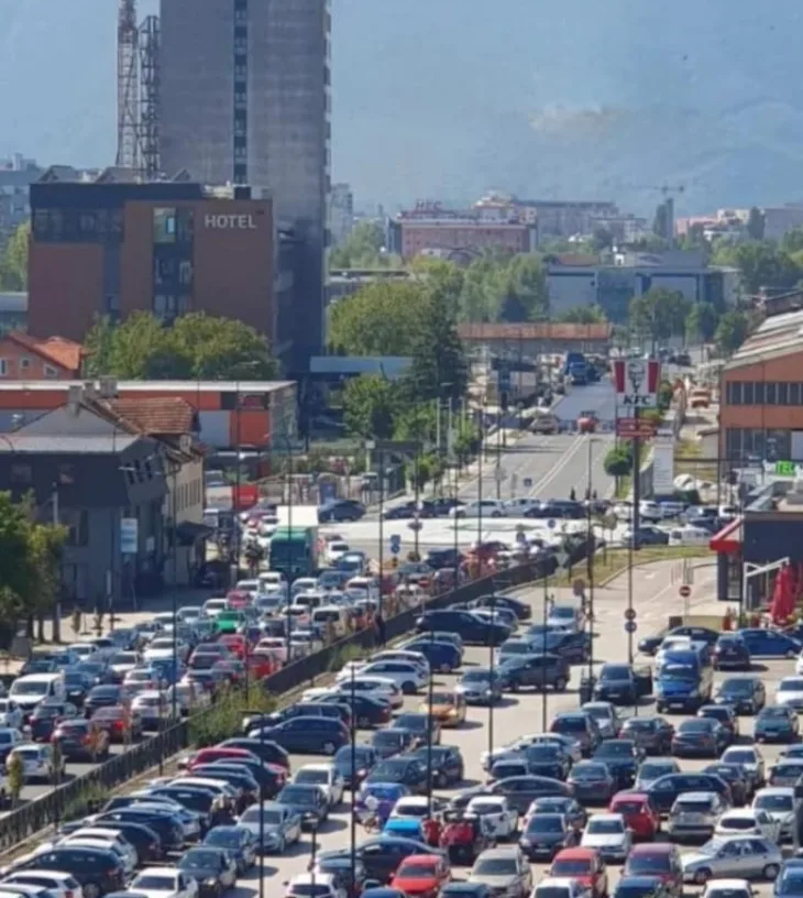 saobraćajni kolaps u Džemala Bijedića kod lidla