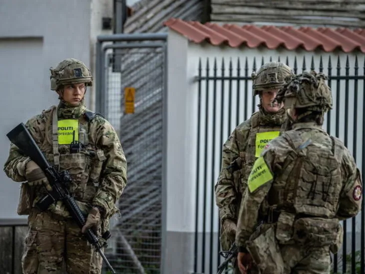 ambasada u danskoj eksplodirale rucne bombe