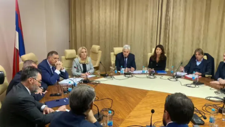 Drzavna koalicija zasjeda u Istocnom Sarajevu Opet nema zastave Bi H