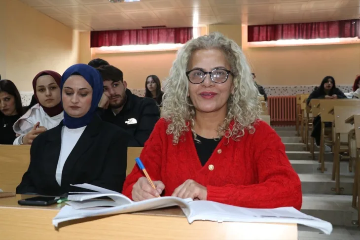 Turkinja serifeu54godiniupisalatrecifakultetkakobisinubilaprimjerjpg