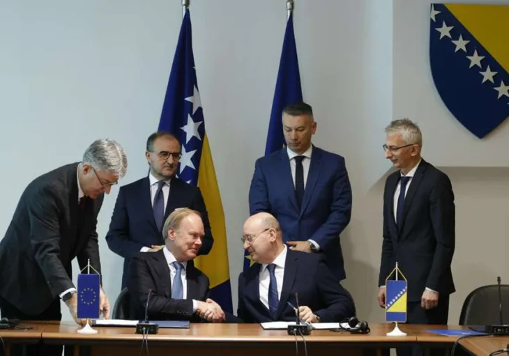 Frontex parafiranje