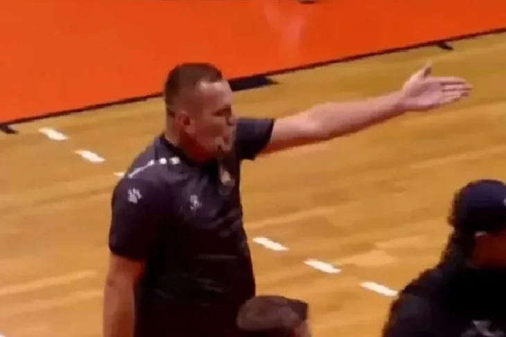 Aldin Didic je prisao tribini i zatrazio da se Colpa udalji Foto: Screenshot / MYTV