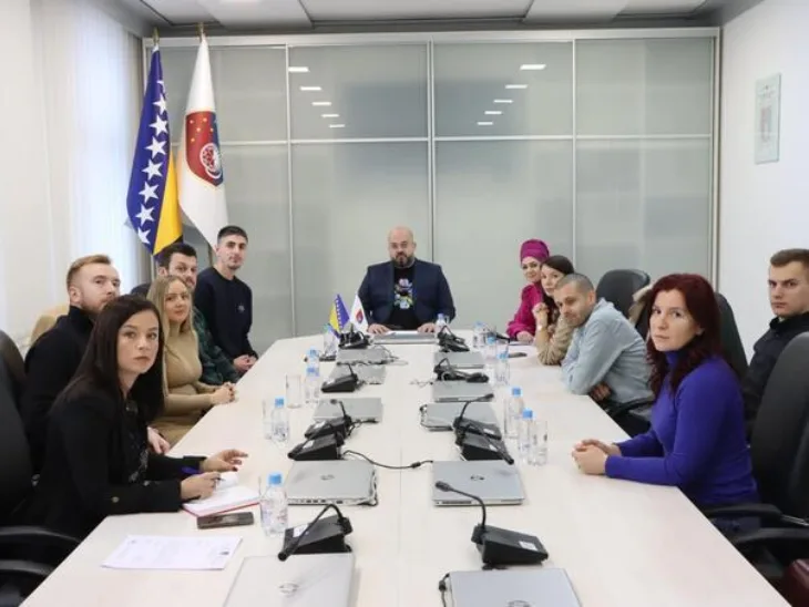 Adnan steta mladi