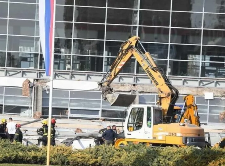 Novi sad pad nadstrešnice