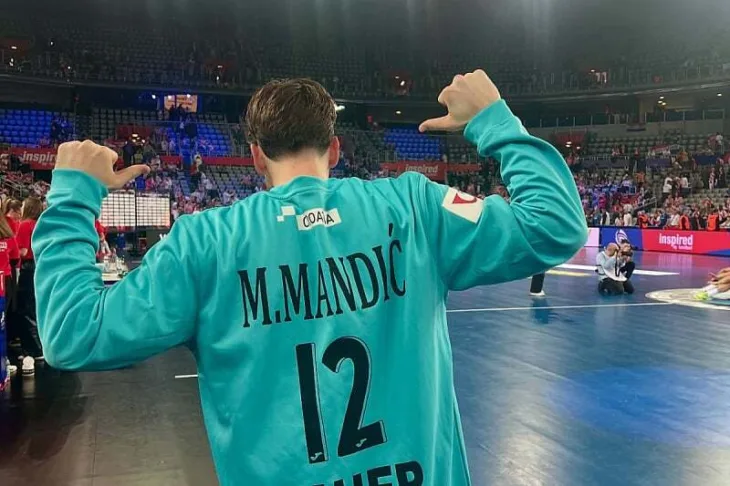 Filip Mandic u dresu Mateja Mandica