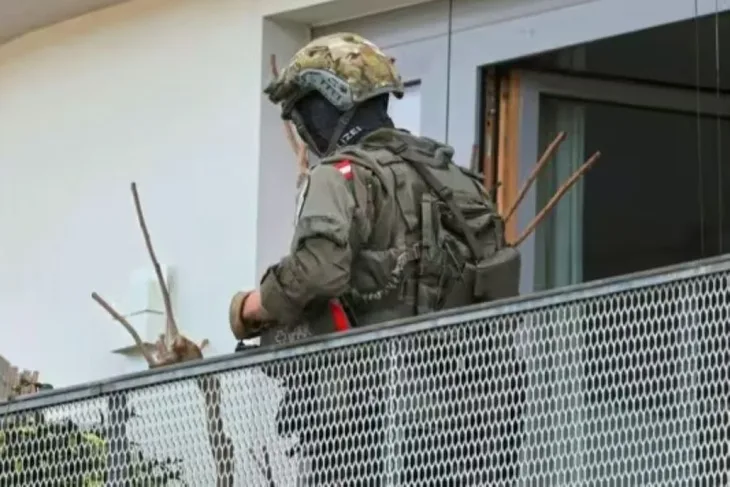 Policija Njemačka kobre Screenshot/krone.at