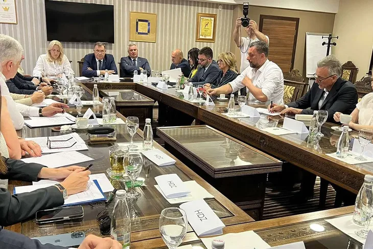 milorad dodik dragan covic trojka sastanak foto Srna