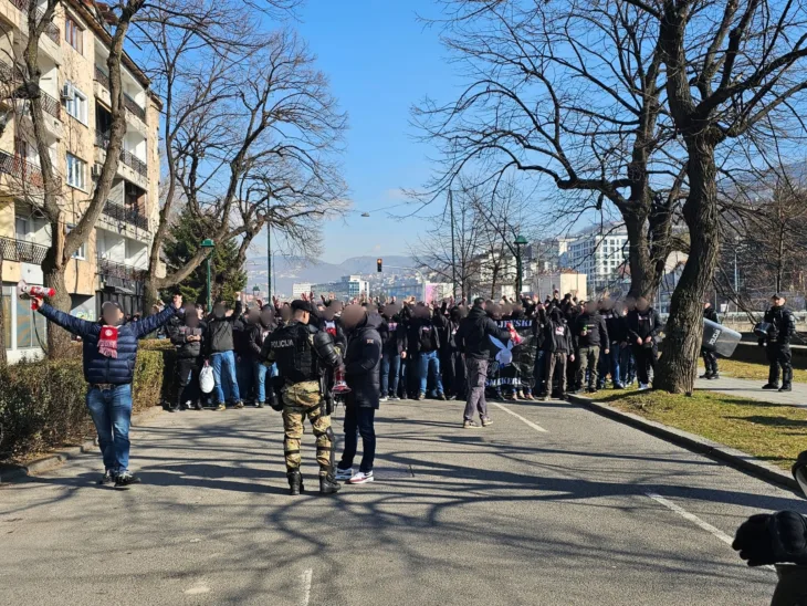 Fk sarajevo korteo navijaci