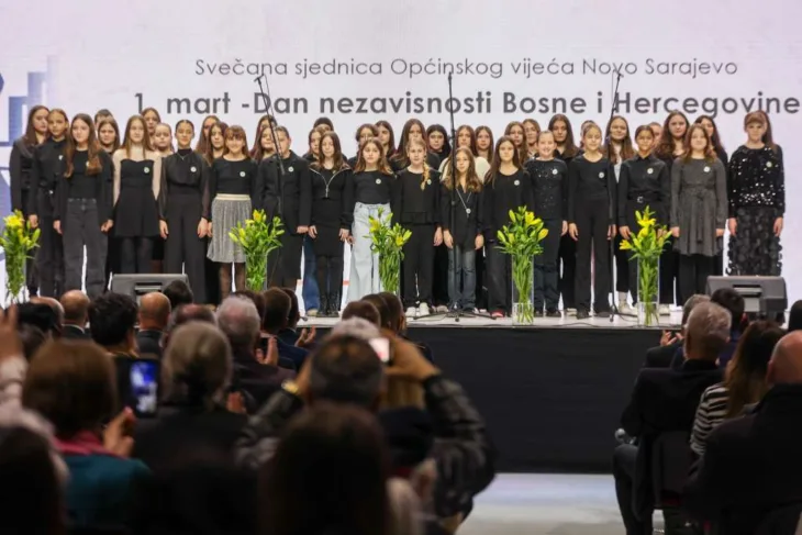 Novo Sarajevo Dan nezavisnosti/ Fena