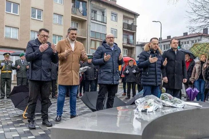 Delegacije Unsko-sanskog kantona odale počast braniteljima BiH / Fena
