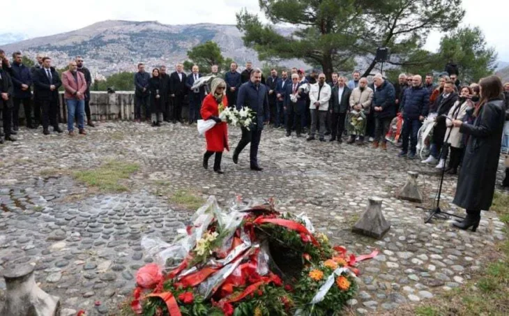Mostar dan nezavisnosti/ Fena
