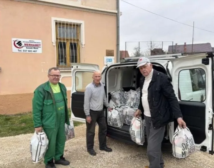 Merhamet podijelio 100 porodičnih paketa socijalno ugroženim u Sanski Most