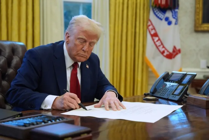 Donald Trump 03 potpis