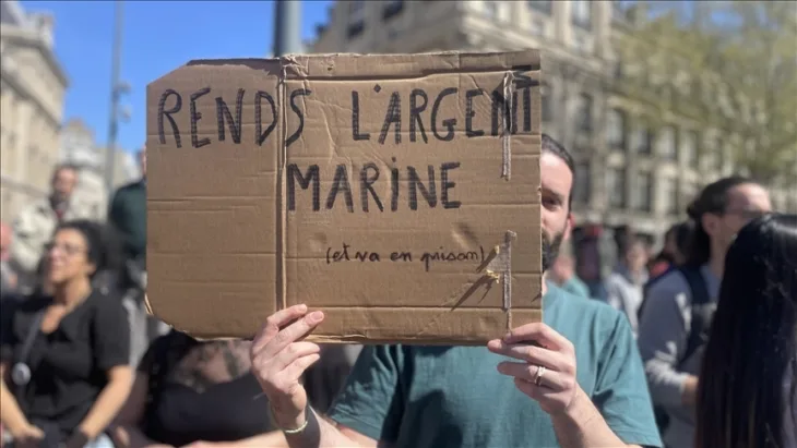 Marine Le pen pristaloce pariz